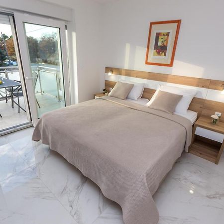 Apartmani Villa Paulo Starigrad Paklenica Dış mekan fotoğraf