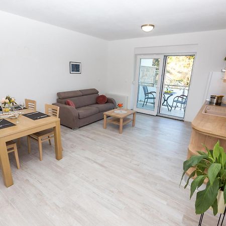 Apartmani Villa Paulo Starigrad Paklenica Oda fotoğraf