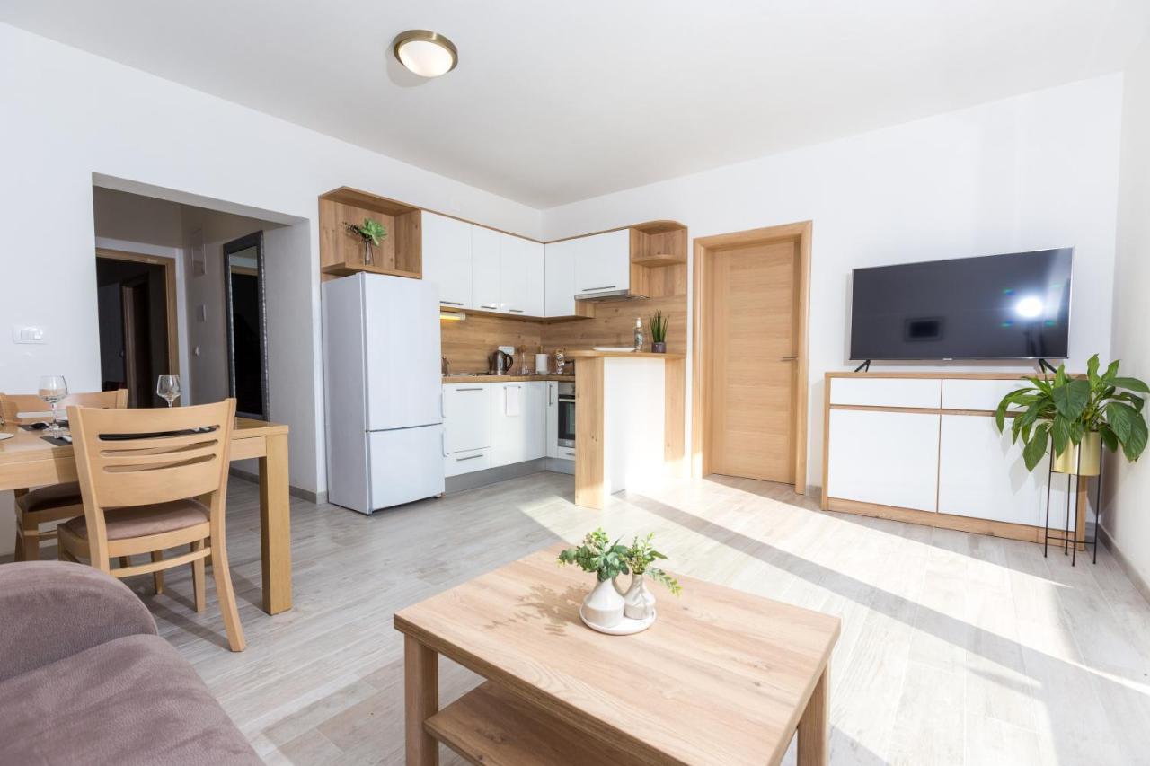 Apartmani Villa Paulo Starigrad Paklenica Dış mekan fotoğraf