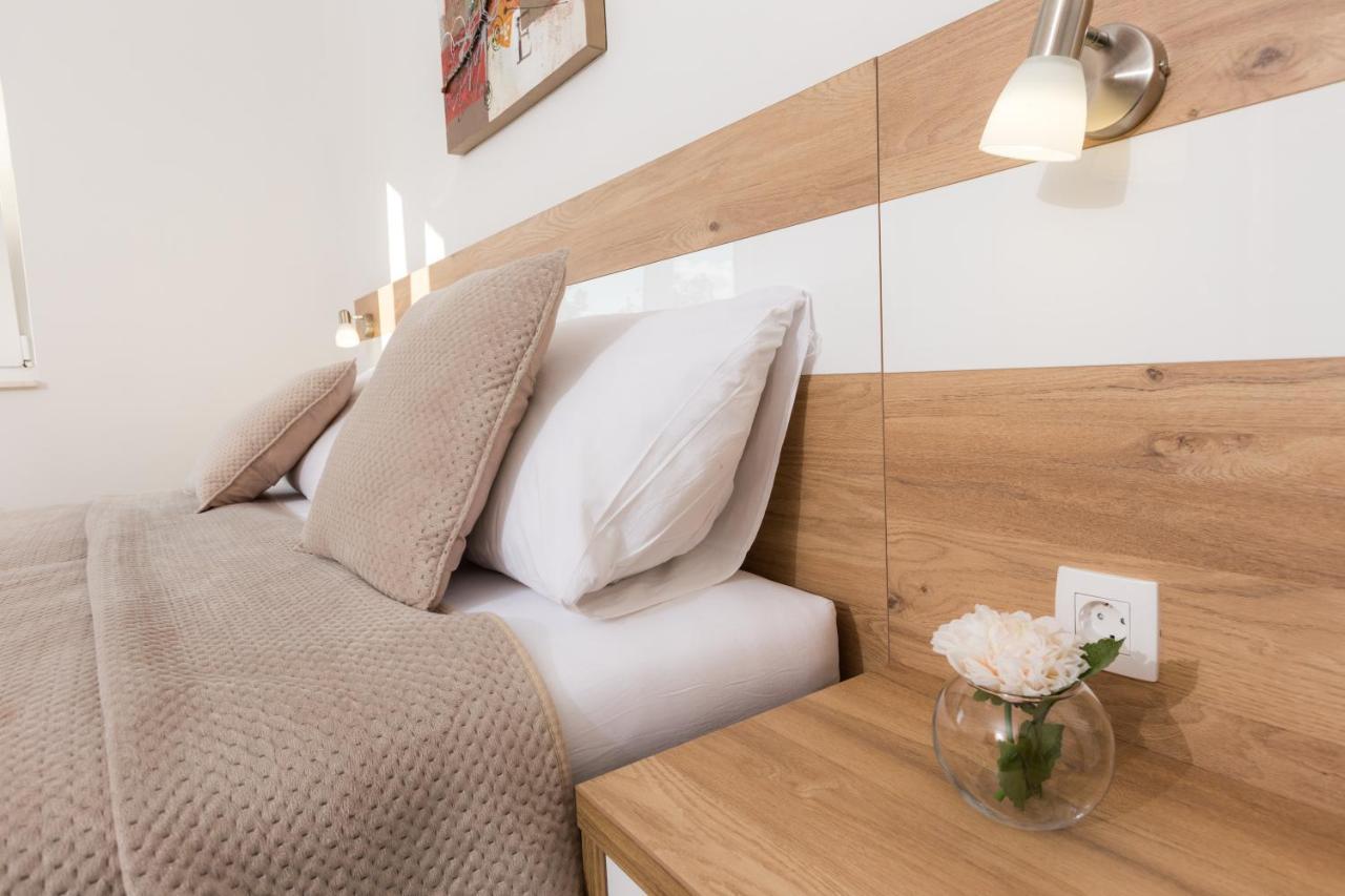 Apartmani Villa Paulo Starigrad Paklenica Dış mekan fotoğraf
