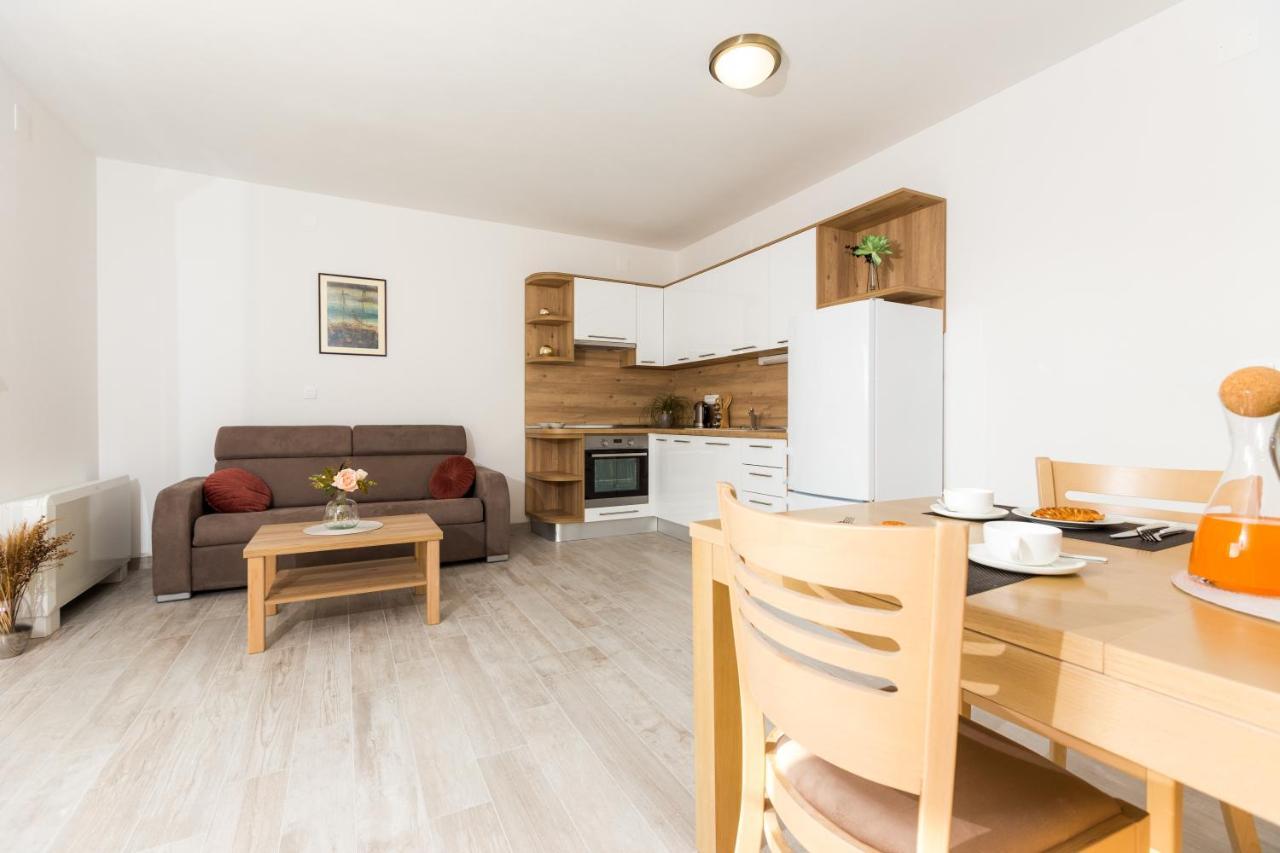 Apartmani Villa Paulo Starigrad Paklenica Dış mekan fotoğraf