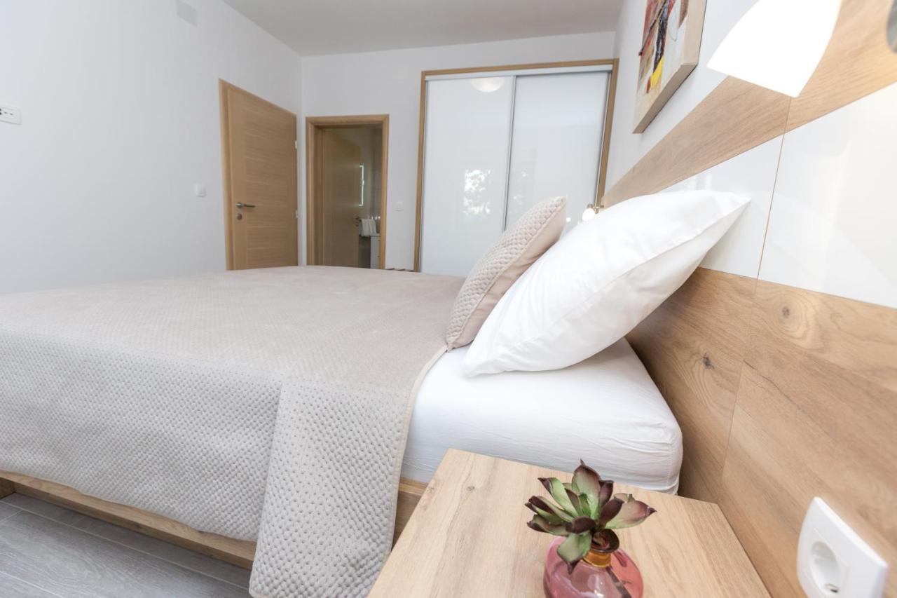 Apartmani Villa Paulo Starigrad Paklenica Dış mekan fotoğraf