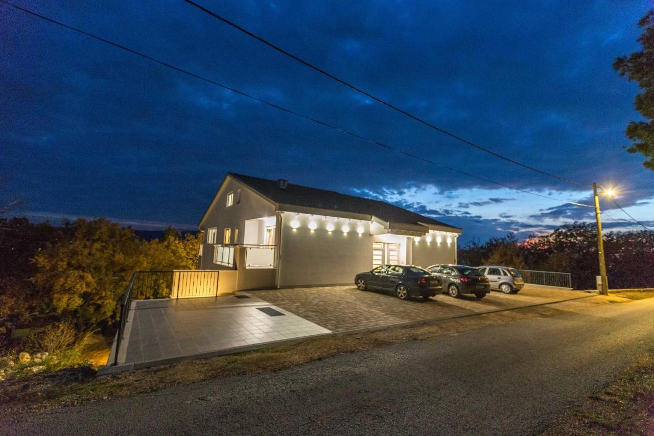 Apartmani Villa Paulo Starigrad Paklenica Dış mekan fotoğraf