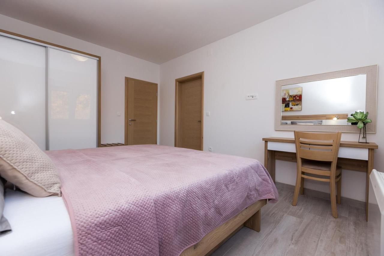 Apartmani Villa Paulo Starigrad Paklenica Dış mekan fotoğraf